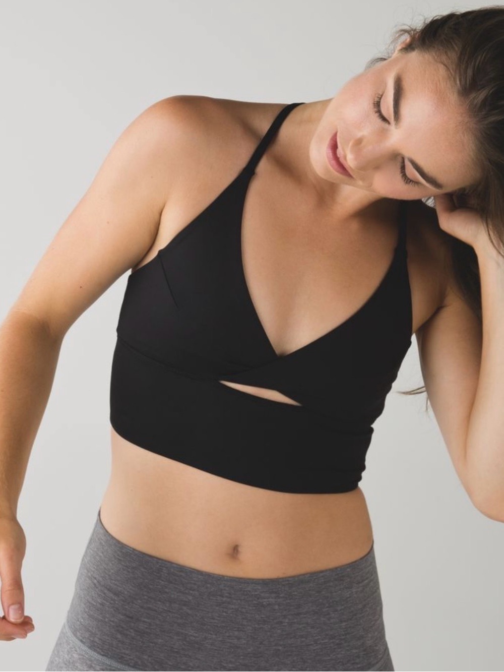 lululemon twist bra long line luxtreme black 4/6 keyhole v-neck plunge